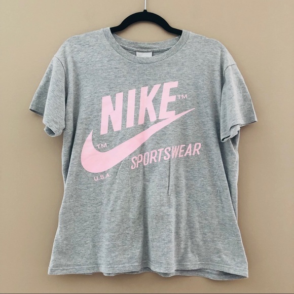 Nike Tops - Women’s NIKE sportswear top